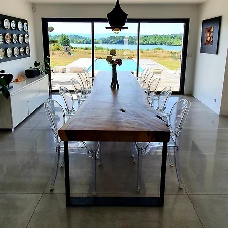 Contemporary Lake-view Villa *