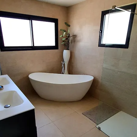 Contemporary Lake-view Villa *